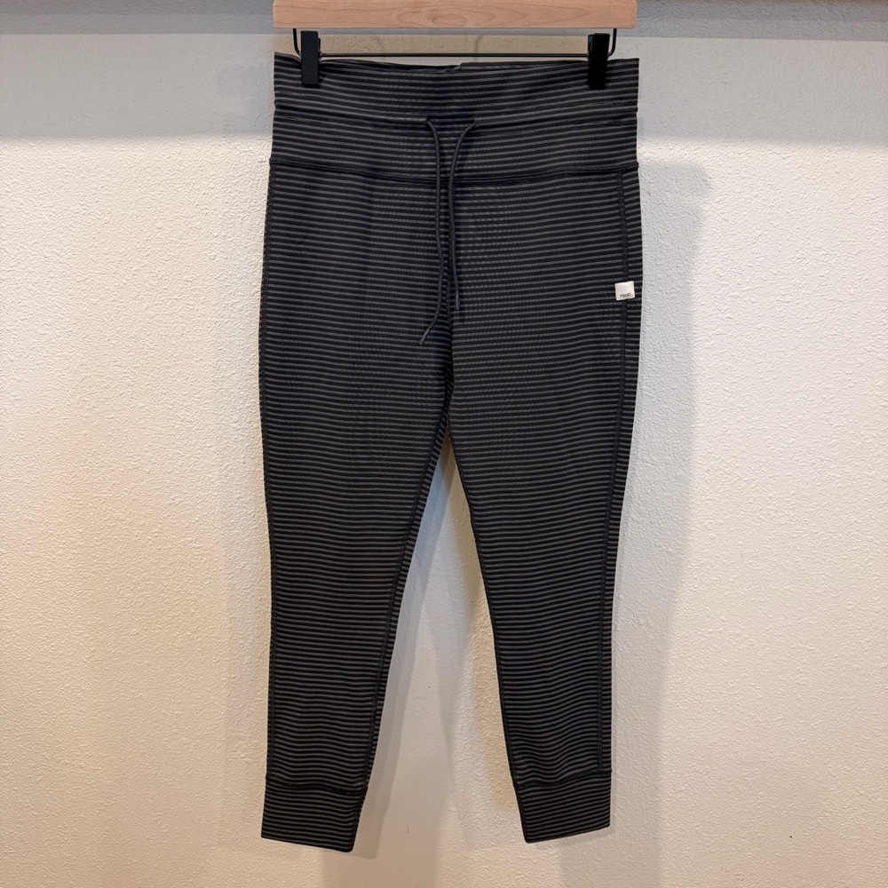 Vuori Stripe Daily Leggings 7/8 Length | Women’s size XL - Picture 3 of 7